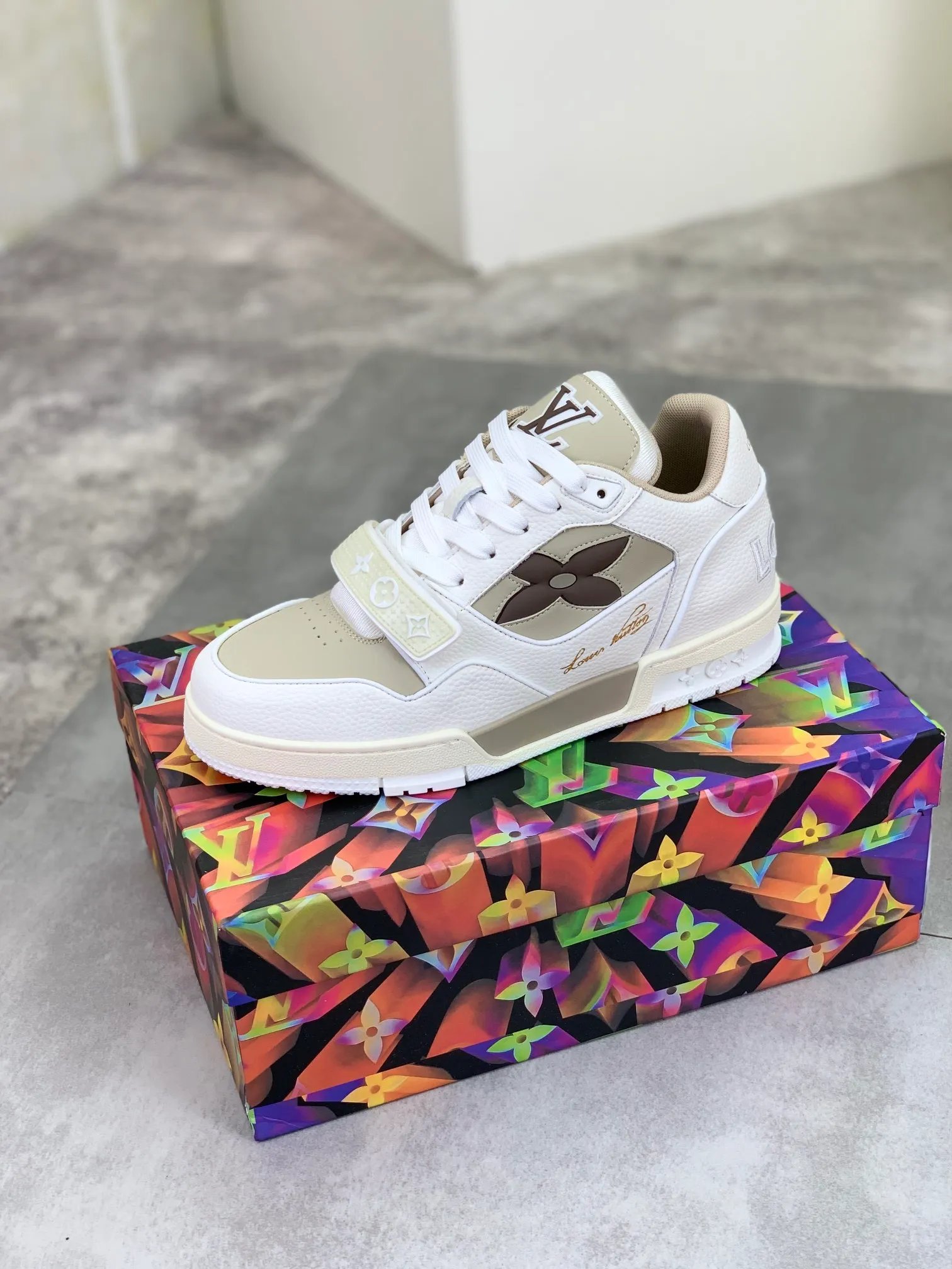 Men's shoes 💰P580 New style 💰💎💎Latest color High version 2025Louis*Vuitto* LV Traine Catwalk TRAINER outsole and fabric private model A shoe that definitely costs a lot of money and effort. This series was designed after the arrival of Vifgil. It is favored by many fans every season. Original TPU outsole Original packaging Men's size: 38-45 (46 can be customized) Color: 3️⃣ colors available (available from stock, super fast delivery)
